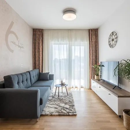 Apartment 6 Islands - & Business - Free Garage Parking *