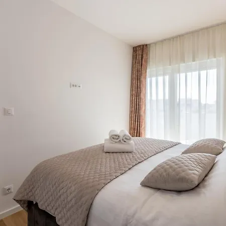 Apartment 6 Islands - & Business - Free Garage Parking Split