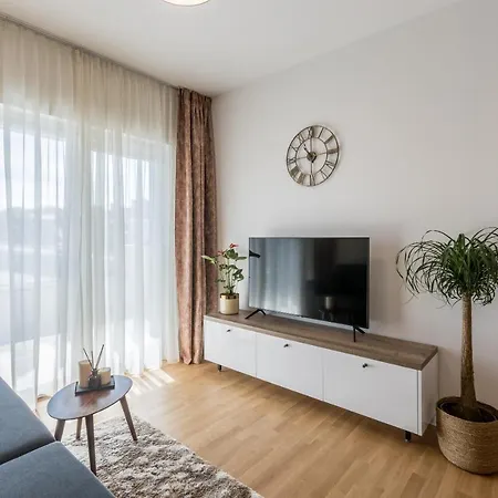 Apartment 6 Islands - & Business - Free Garage Parking Split