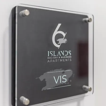 6 Islands - & Business - Free Garage Parking Split
